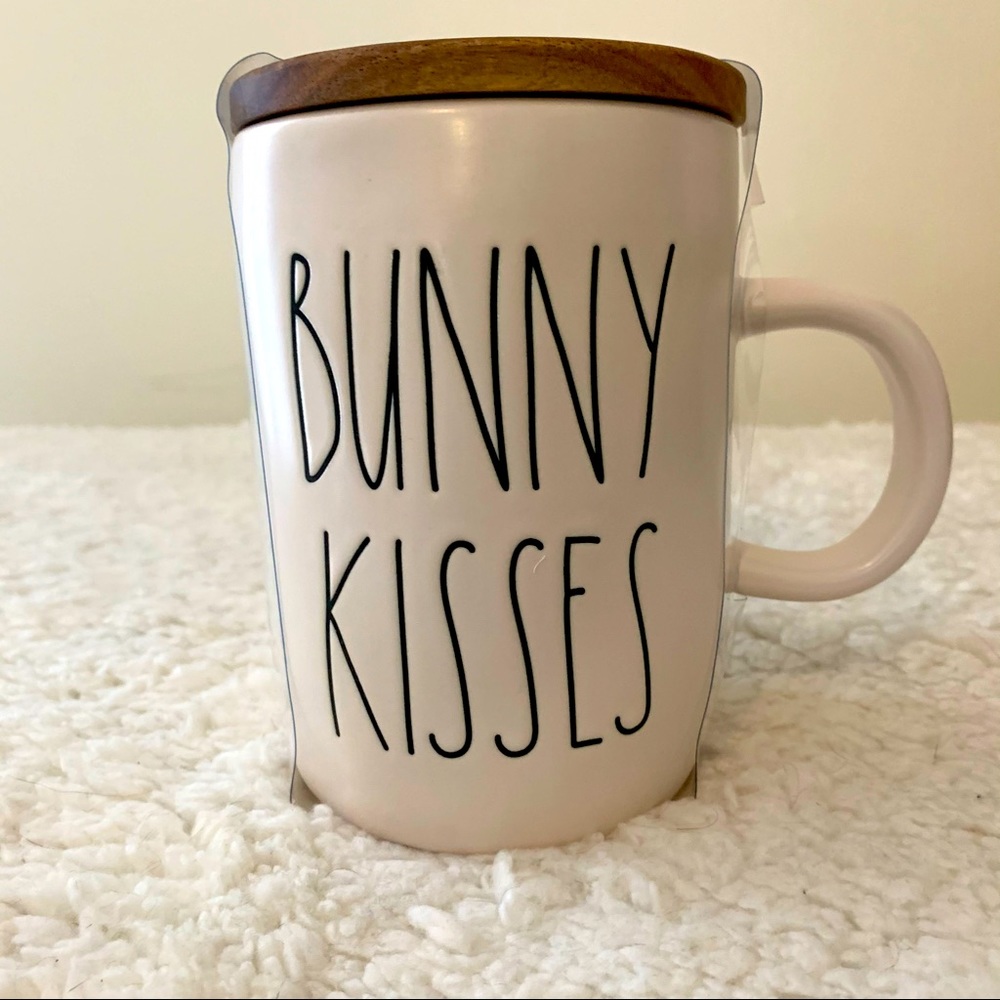 BNWT Rae Dunn White BUNNY KISSES Mug w/lid
